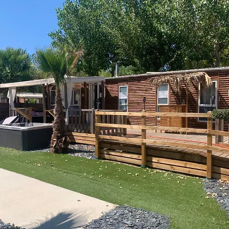 Campsite Mobil-home Climatise De 40m2 A 800m De La Serignan